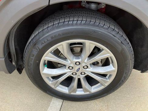 Used 2020 Ford Explorer XLT w/ Equipment Group 202A AWD/4WD image 26