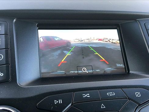 Used 2019 Ford Edge SE image 17