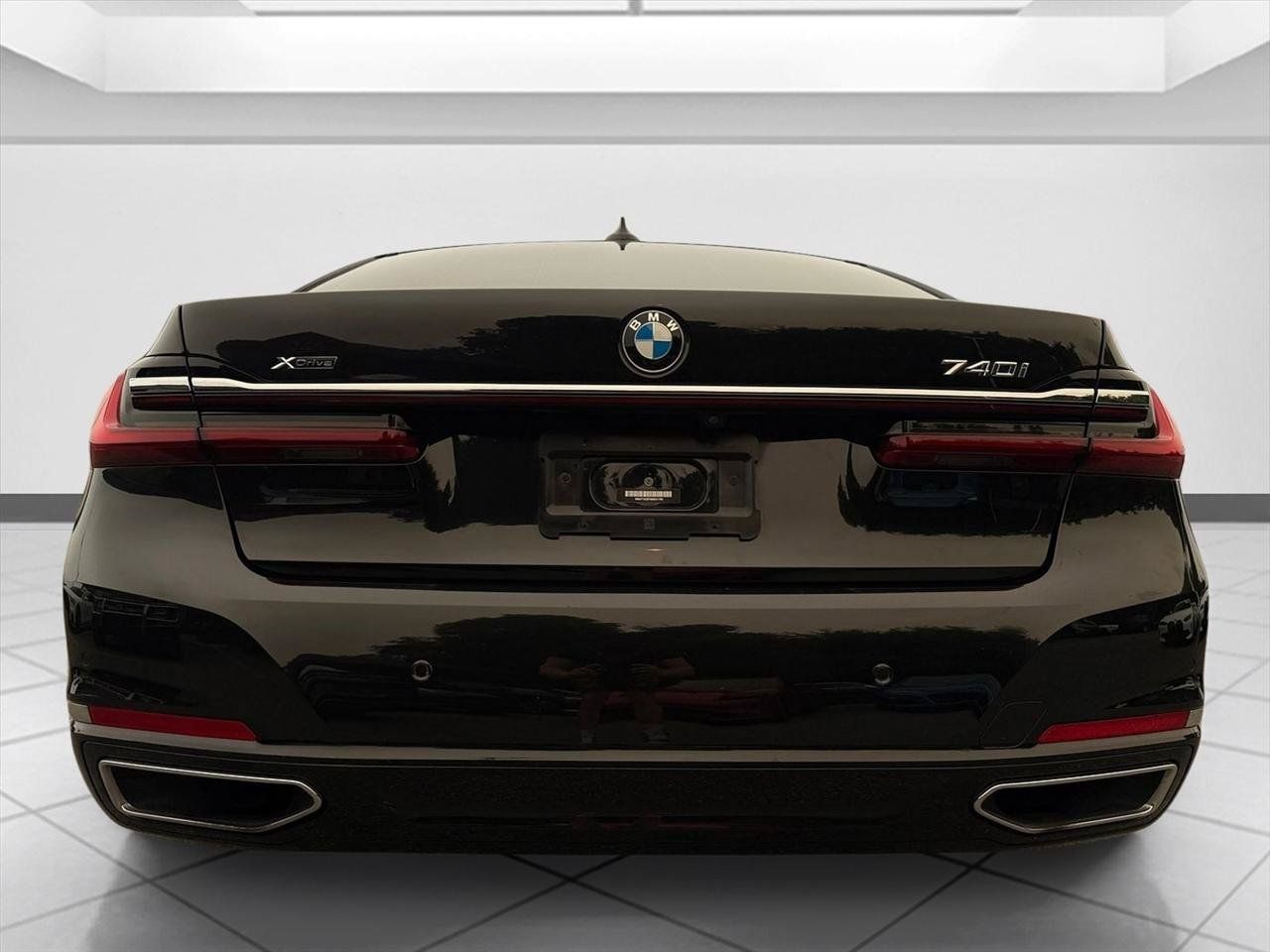 Used 2022 BMW 740i xDrive w/ Premium Package AWD/4WD image 4