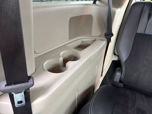 Used 2020 Dodge Grand Caravan SXT FWD image 31