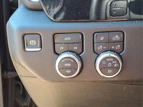 Used 2025 GMC Sierra 1500 SLT AWD/4WD image 17