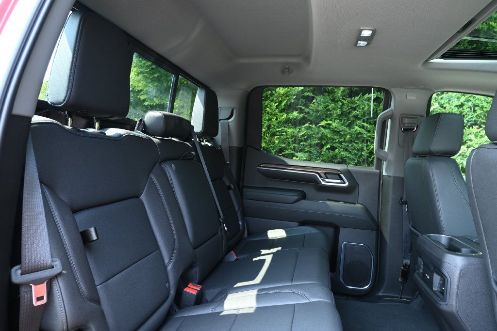 Used 2024 Chevrolet Silverado 1500 LT Trail Boss w/ LT Trail Boss Premium Package AWD/4WD image 32