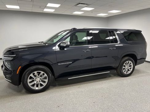 Used 2025 Chevrolet Suburban Premier image 5