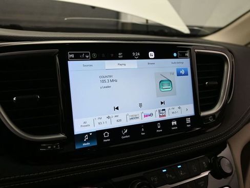 Used 2024 Chrysler Pacifica Limited w/ Trailer Tow Group image 33