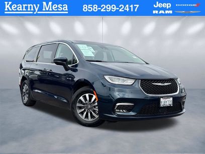 Certified 2023 Chrysler Pacifica Touring-L