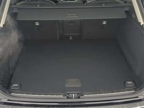 Certified 2025 Volvo XC60 T8 Plus w/ Protection Package Premier image 32