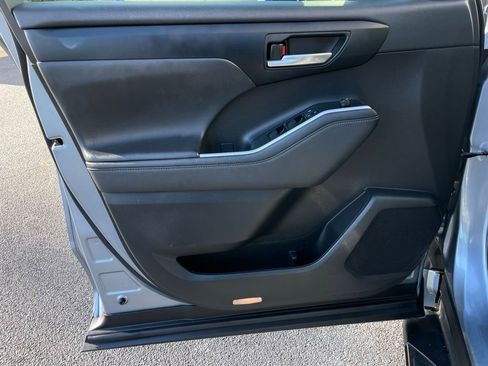 Used 2022 Toyota Highlander XLE image 24