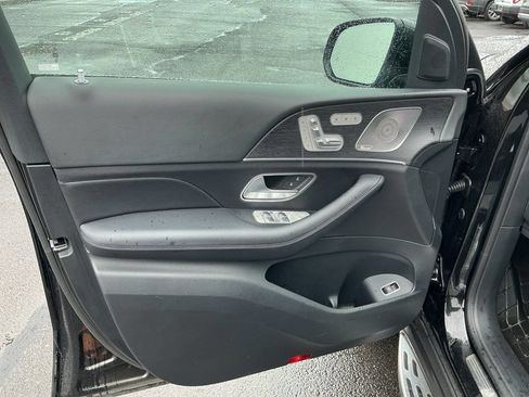 Used 2025 Mercedes-Benz GLS 580 4MATIC image 15