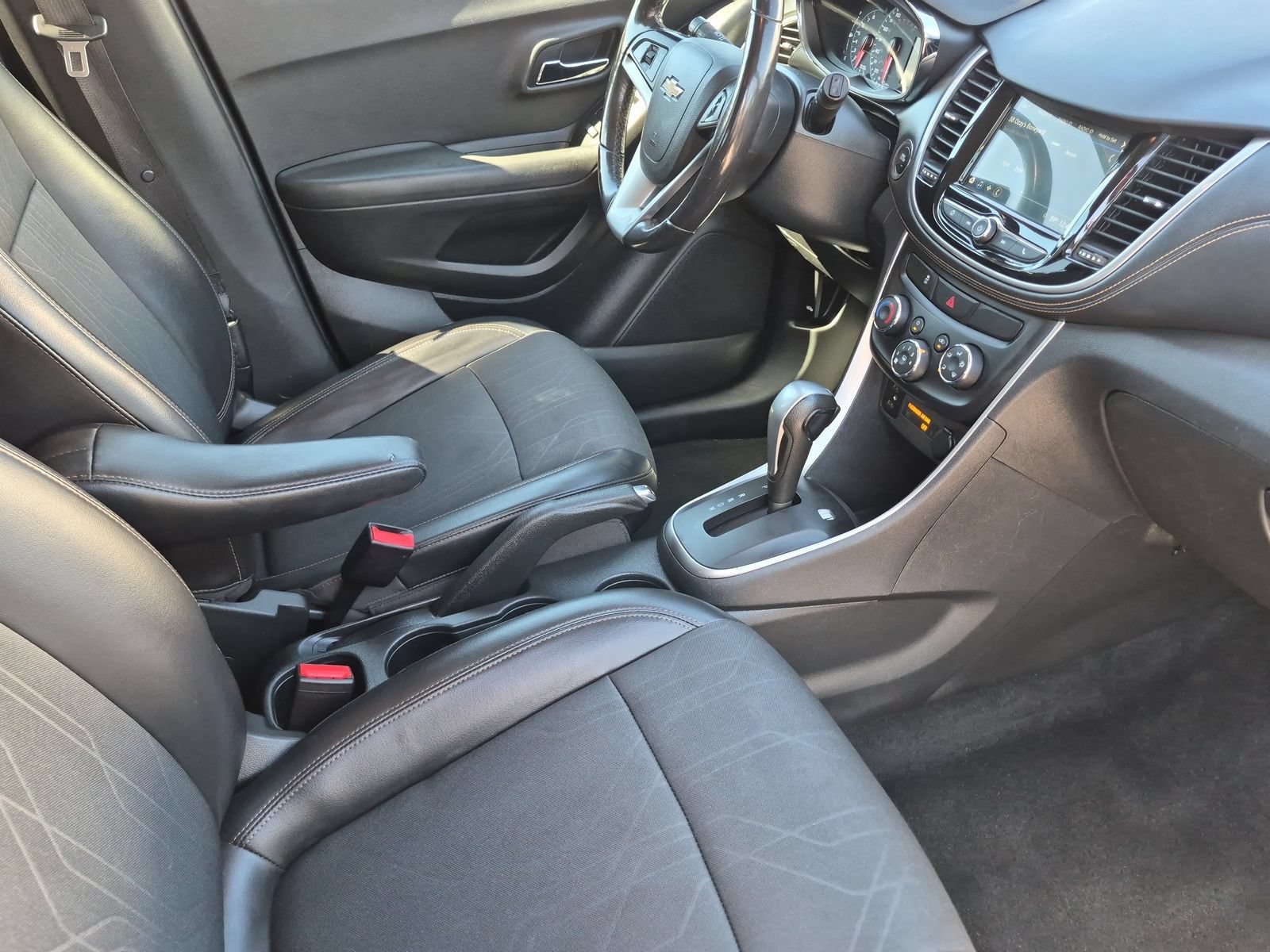 Used 2018 Chevrolet Trax LT w/ LT Convenience Package AWD/4WD image 21