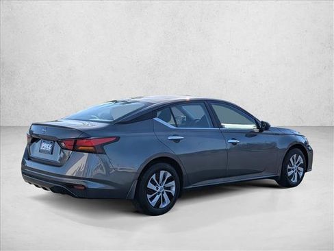 Used 2024 Nissan Altima 2.5 S FWD image 5