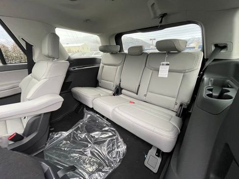 New 2025 Ford Expedition Active image 18