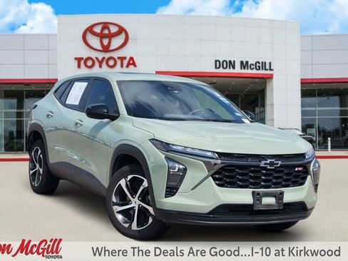Used 2024 Chevrolet Trax RS w/ Sunroof Package FWD image 1