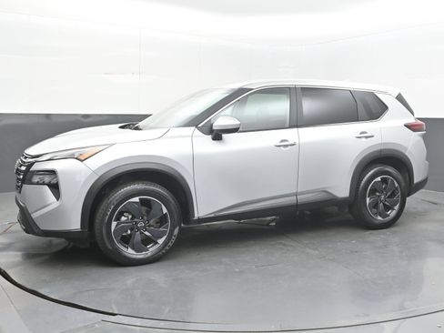 Used 2025 Nissan Rogue SV FWD image 5