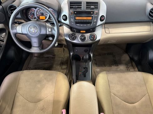 Used 2011 Toyota RAV4 4WD image 3
