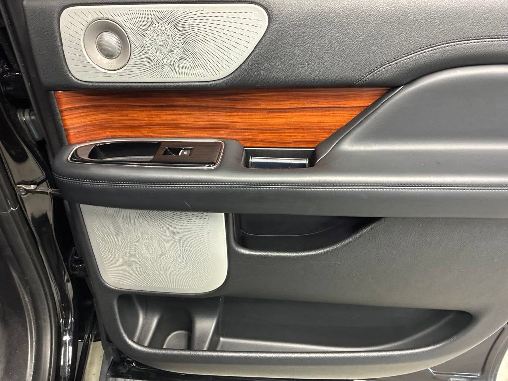 Used 2019 Lincoln Navigator L Reserve w/ Cargo Package AWD/4WD image 11