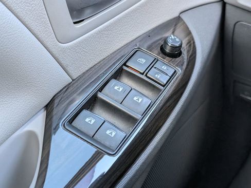 Used 2017 Toyota Sienna XLE image 19