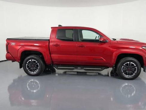 Used 2025 Toyota Tacoma TRD Sport w/ TRD Sport Upgrade Package AWD/4WD image 7