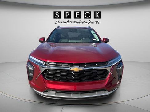 Used 2025 Chevrolet Trax LT w/ LT Convenience Package image 8