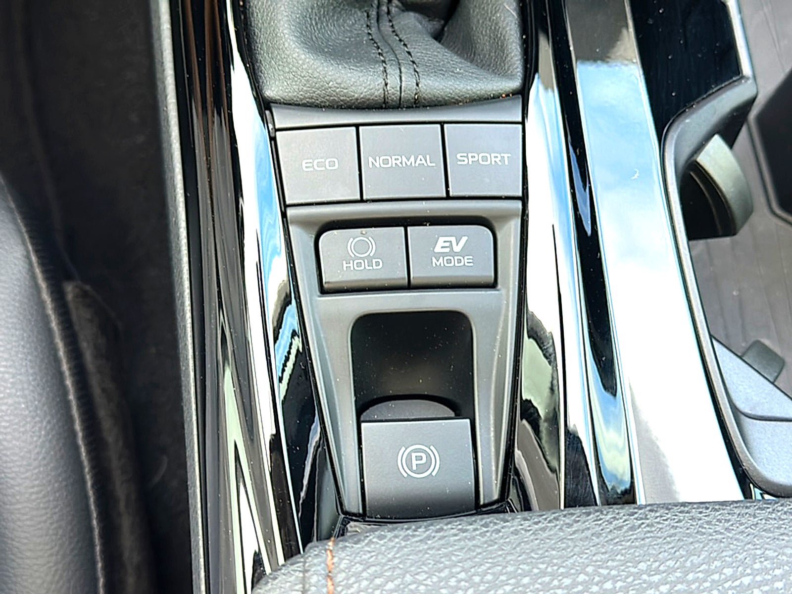 Used 2025 Toyota Camry XLE w/ Premium Package FWD image 35