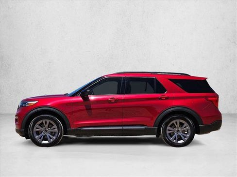 Used 2022 Ford Explorer XLT w/ Equipment Group 202A RWD image 9