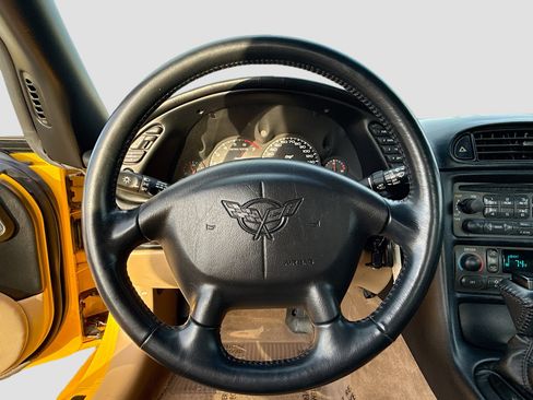 Used 2003 Chevrolet Corvette Convertible w/ Preferred Equipment Group1 image 31