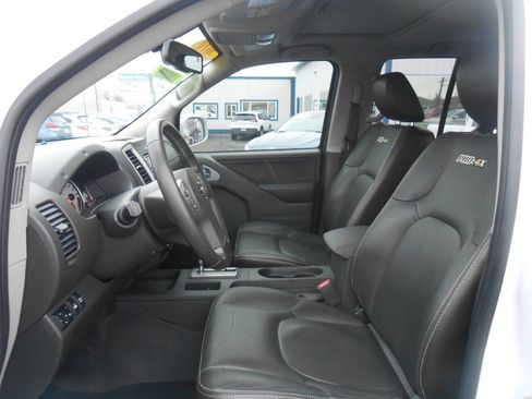 Used 2019 Nissan Frontier PRO-4X w/ Pro-4x Luxury Package image 10