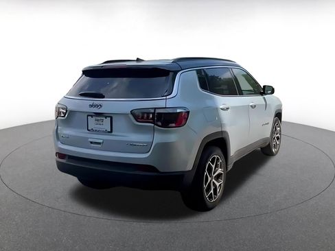 Used 2025 Jeep Compass Limited image 15