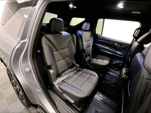 Used 2025 Chevrolet Traverse High Country FWD image 25