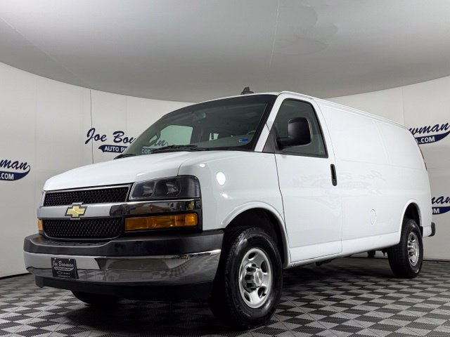 Used 2021 Chevrolet Express 2500 w/ Driver Convenience Package RWD image 3