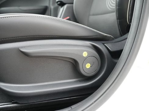 Certified 2023 Hyundai Venue Limited image 19