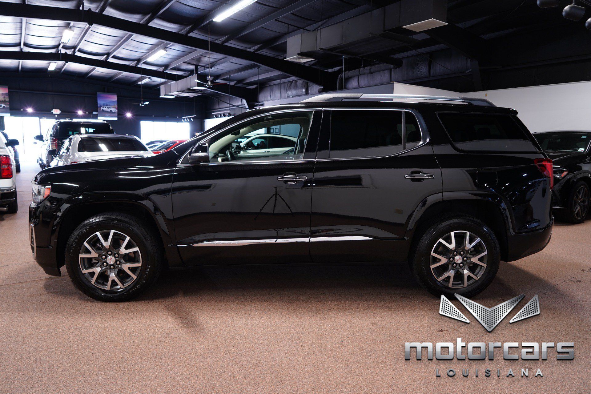 Used 2021 GMC Acadia Denali w/ Denali Technology Package FWD image 4