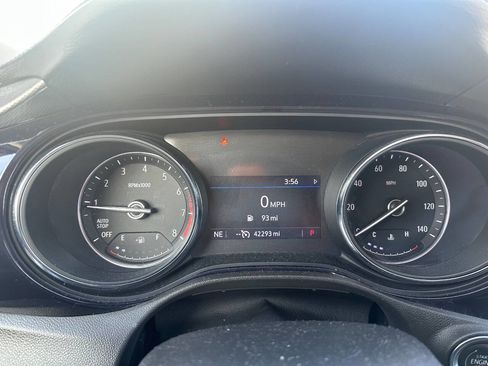 Used 2020 Buick Encore GX Preferred w/ Cold Weather Comfort Package FWD image 11