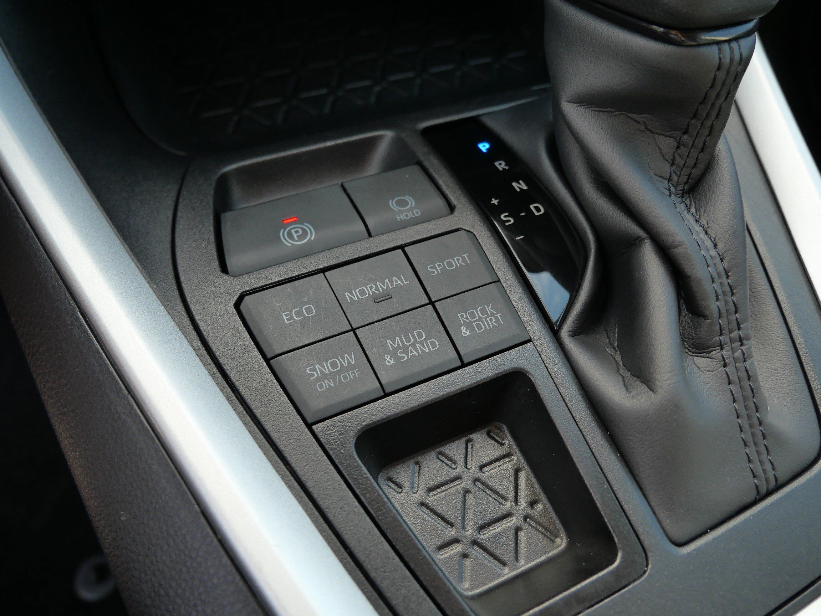 Certified 2025 Toyota RAV4 XLE AWD/4WD image 32