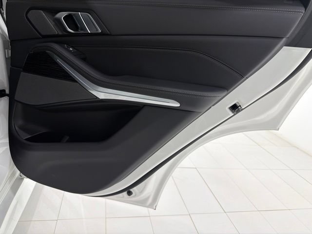 Used 2025 BMW X5 xDrive40i w/ M Sport Package AWD/4WD image 21