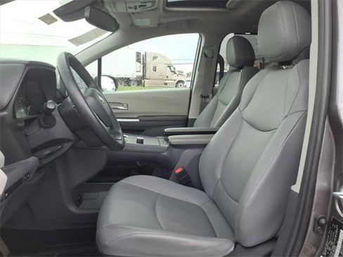Used 2023 Toyota Sienna XLE image 15