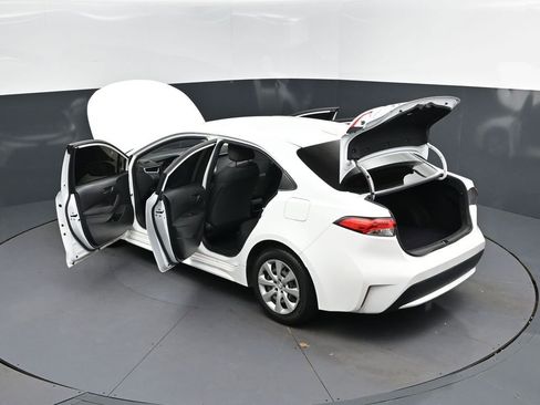 Used 2022 Toyota Corolla LE FWD image 2