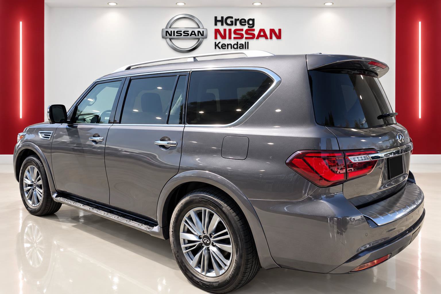Used 2024 INFINITI QX80 Luxe RWD image 2