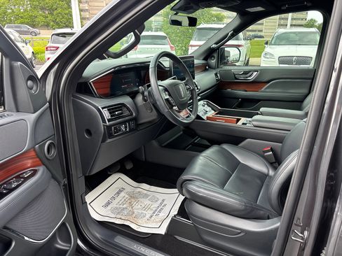Certified 2024 Lincoln Navigator Premiere AWD/4WD image 24