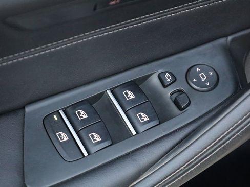 Used 2022 BMW M550i xDrive image 32