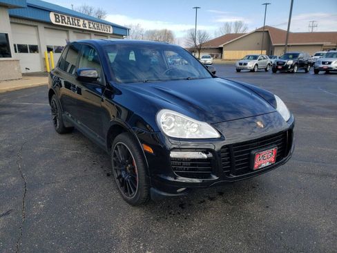 Used 2009 Porsche Cayenne Turbo S image 3