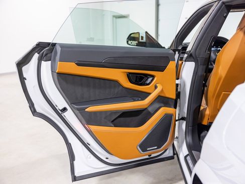 Used 2025 Lamborghini Urus SE image 30