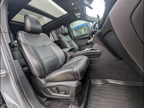 Used 2022 Ford Explorer ST w/ Equipment Group 401A AWD/4WD image 19