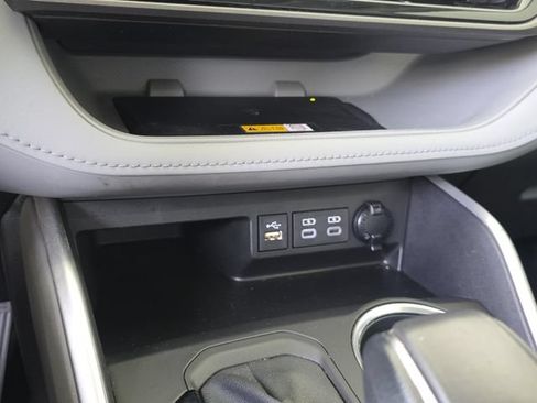 Used 2023 Toyota Highlander XLE FWD image 25