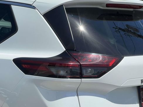 Used 2024 Nissan Rogue SV AWD/4WD image 9