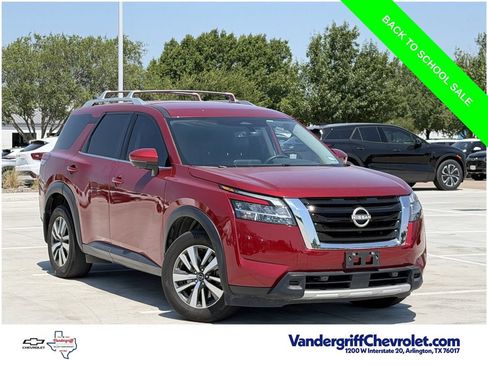 Used 2024 Nissan Pathfinder SL FWD image 2
