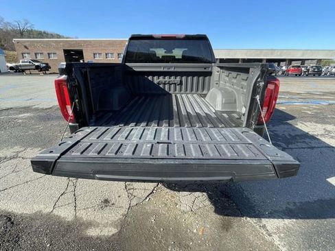 Used 2022 GMC Sierra 1500 AT4 w/ Sierra Safety Plus Package AWD/4WD image 11
