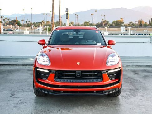 Used 2024 Porsche Macan AWD/4WD image 3