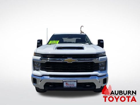 Used 2024 Chevrolet Silverado 2500 LT AWD/4WD image 2