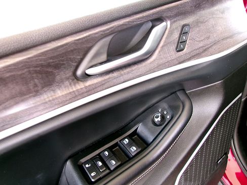 Used 2022 Jeep Grand Cherokee L Limited RWD image 8