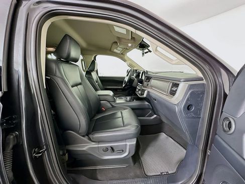 Used 2024 Ford Expedition XLT image 30